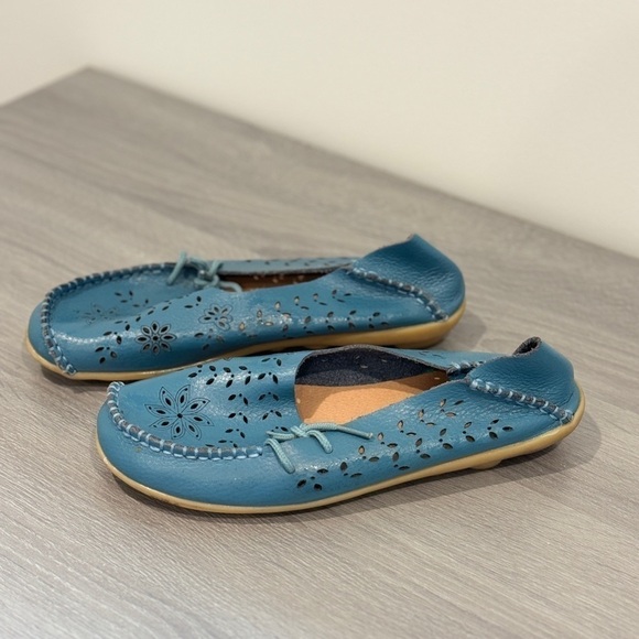 Walking Blue Women’s Stitched Leather Knobbing Sole Slip Ons Size 39 - Picture 1 of 8